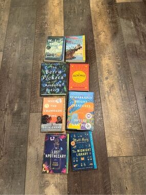Lot of 8 mystery books where the crawdad's sing Remarkedly bright creatures